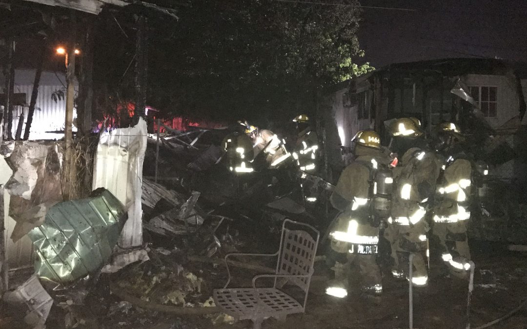 Shed fire spreads to 2 mobile homes in Phoenix