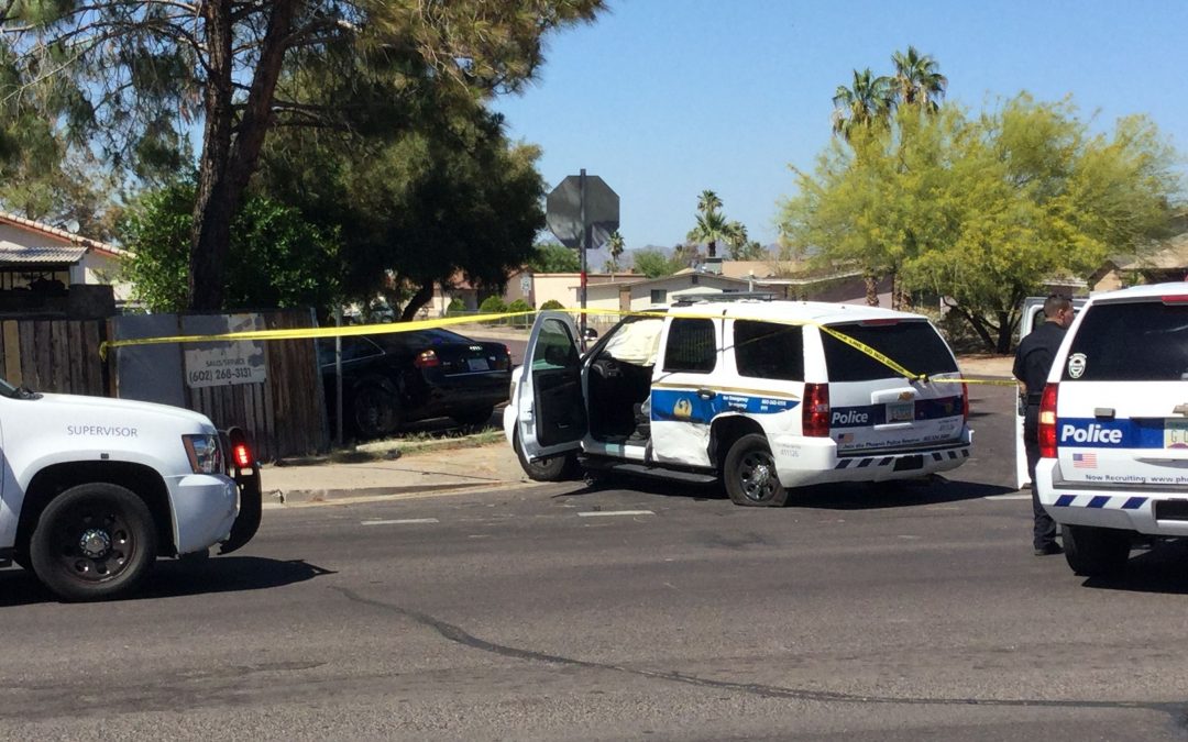 Phoenix crash injures 5, including 2 children and police officer