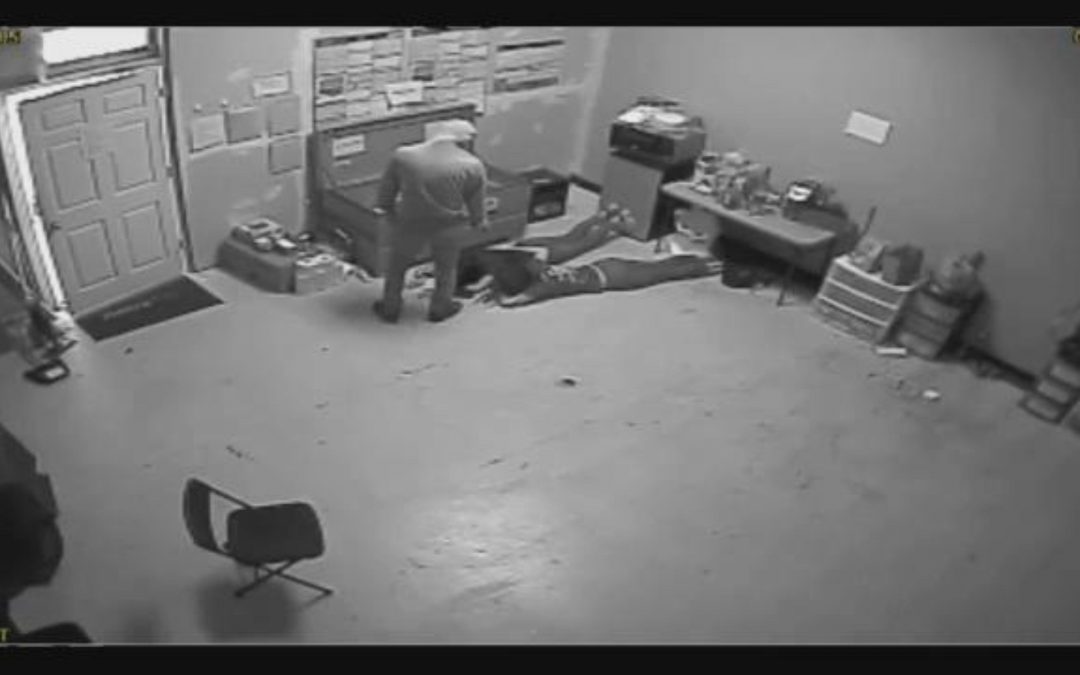 Robber draws gun inside Phoenix cellphone store