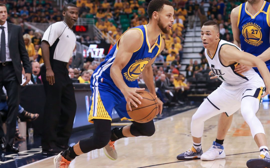 Warriors sweep Jazz, keep franchise-record playoff win streak alive