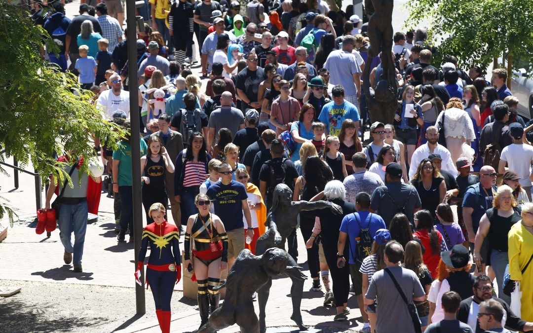 Phoenix Comicon prop-weapon ban, added security cause long lines
