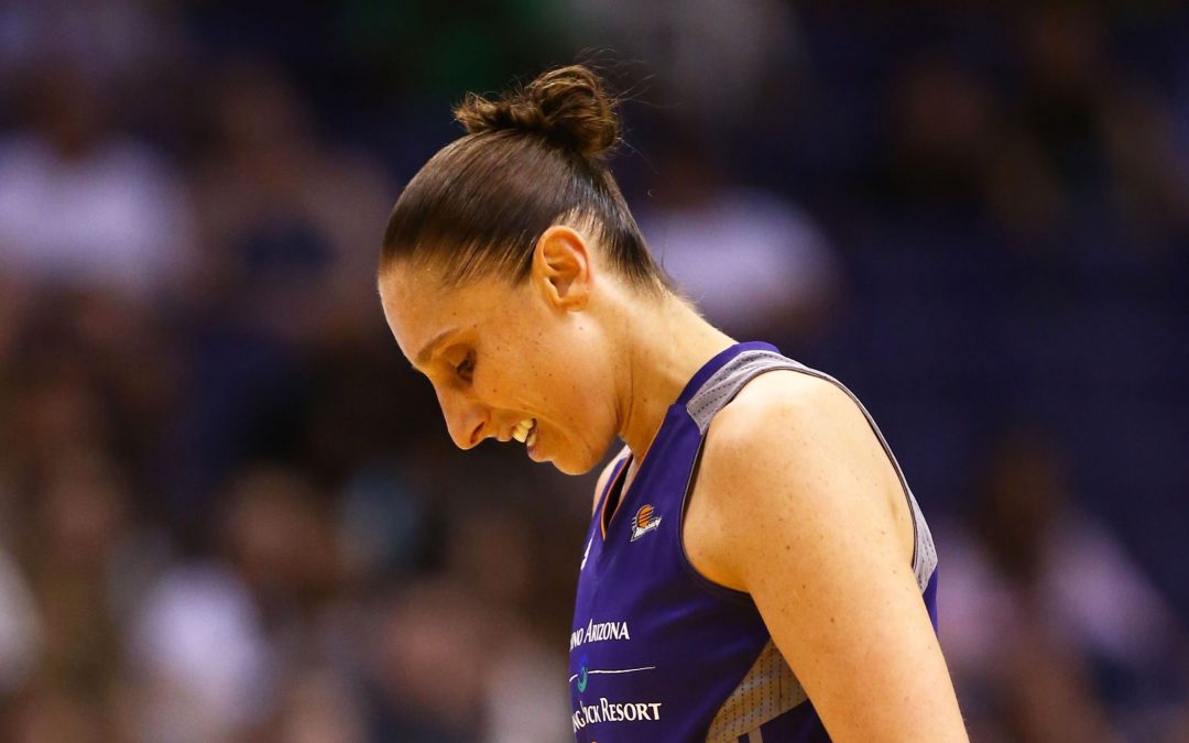 Defending WNBA champion Los Angeles Sparks edge Phoenix Mercury