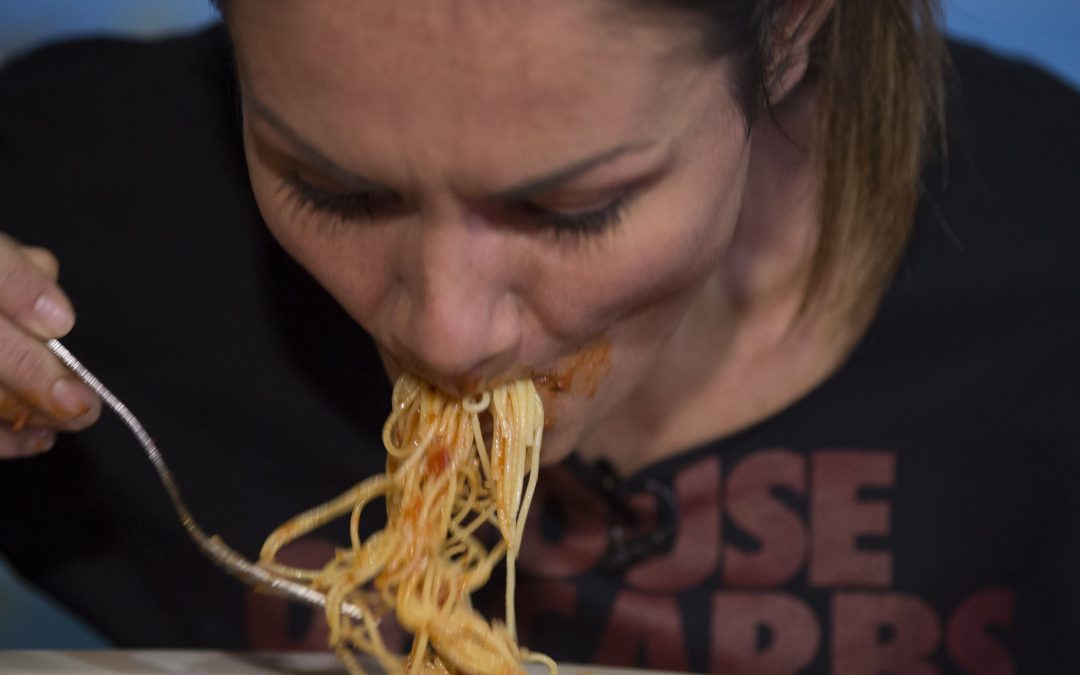 Tucson woman sets Guinness World Record for pasta eating