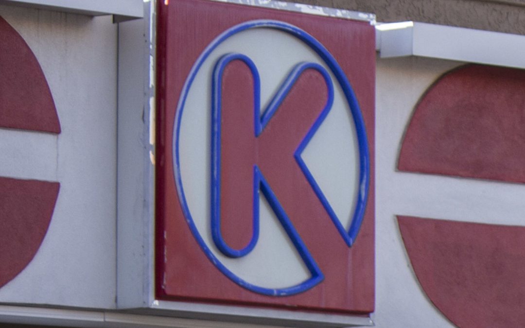 Suspect arrested in fatal stabbing at Circle K in Phoenix
