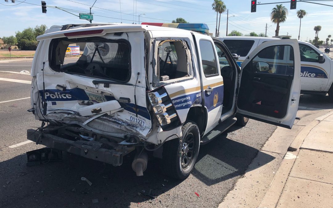 Phoenix police officer, prisoner injured after rear-end collision