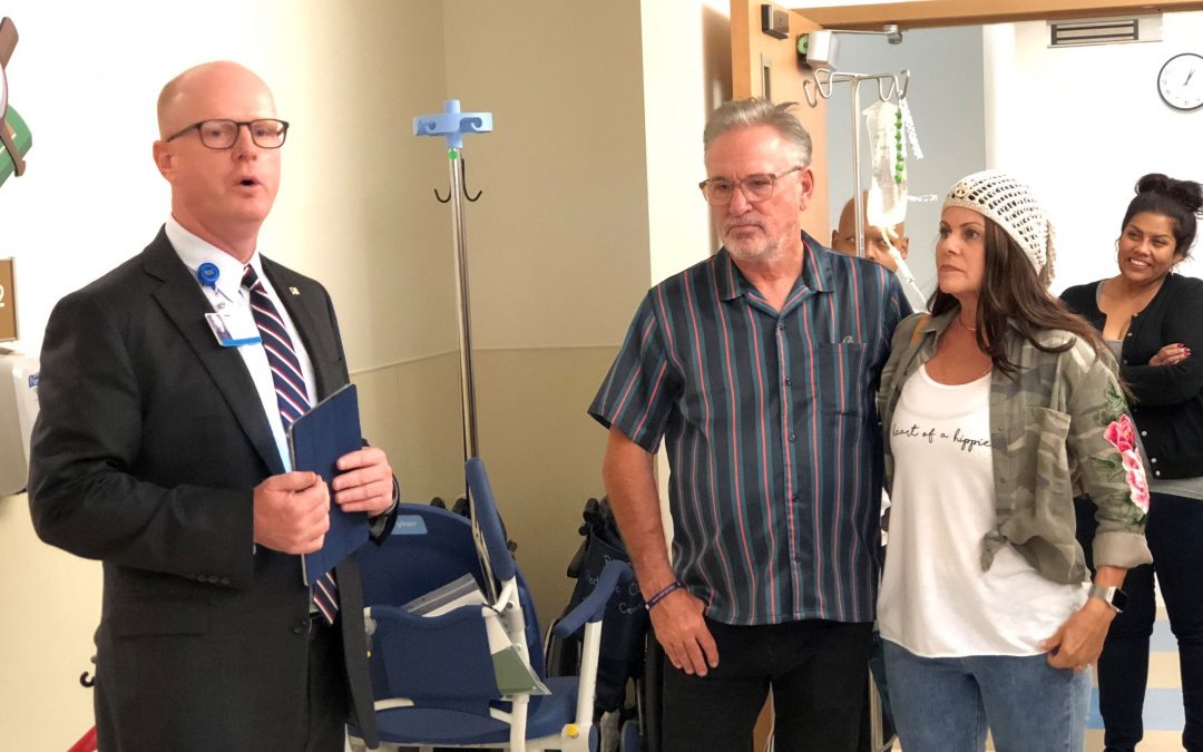 Cubs’ manager, Maddon helps renovate rooms at Mesa children’s hospital