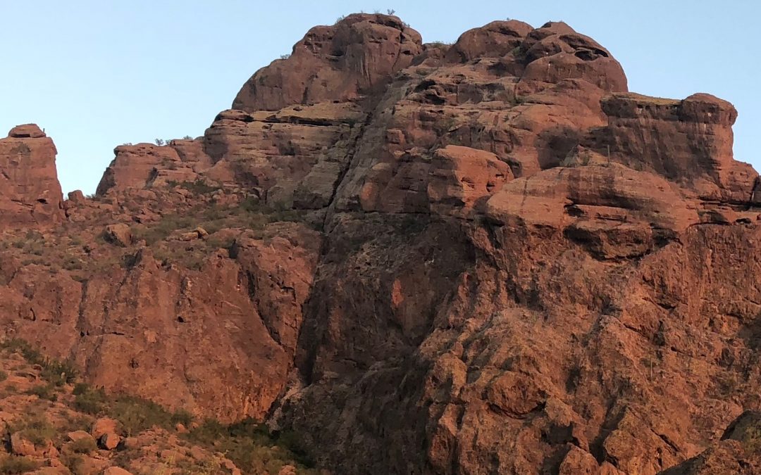 Man hiking Camelback Mountain dies, apparently fell from steep cliff