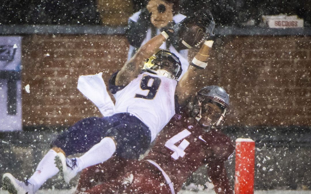 No. 16 Washington topples No. 7 Wazzu 28-15