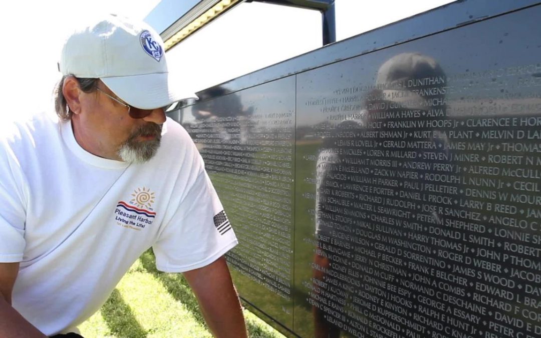 Hundreds visit replica of the Vietnam Veterans Memorial