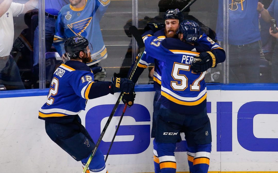 Blues beat Bruins in Game 4 to even series 2-2