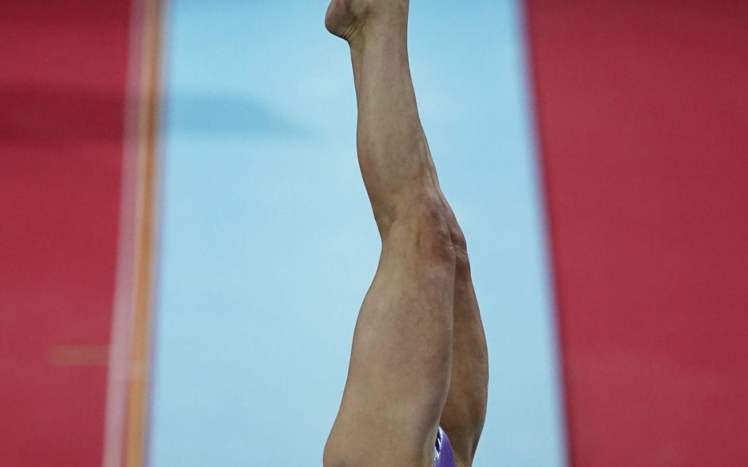 Jade Carey debuts new floor routine, leads qualifying again in Melbourne