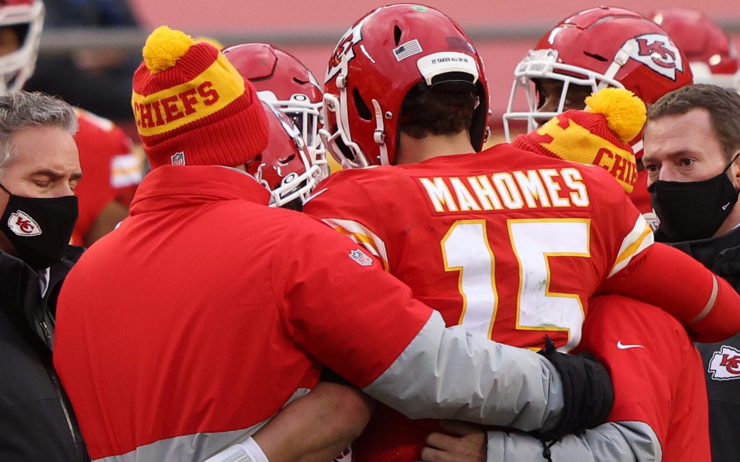 Chiefs overcome injury to Patrick Mahomes, beat Browns in NFL playoffs