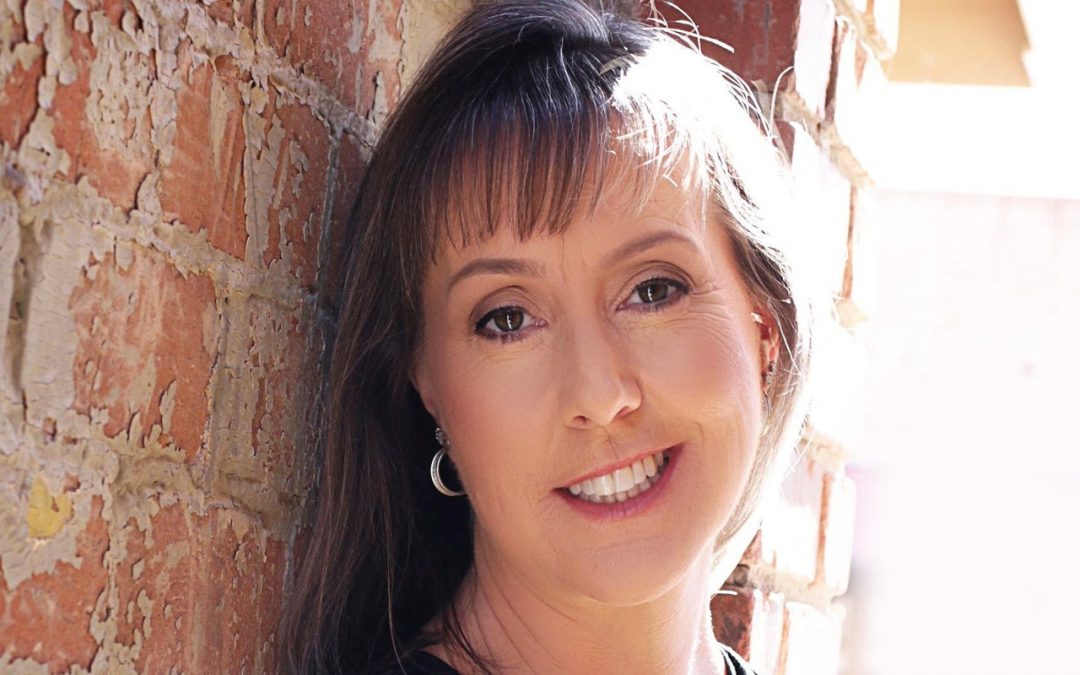 Scottsdale author Jenn McKinlay writes murder mysteries after romance