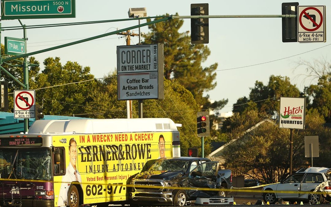 Phoenix crash involves bus, 9 people, 2 vehicles in Phoenix