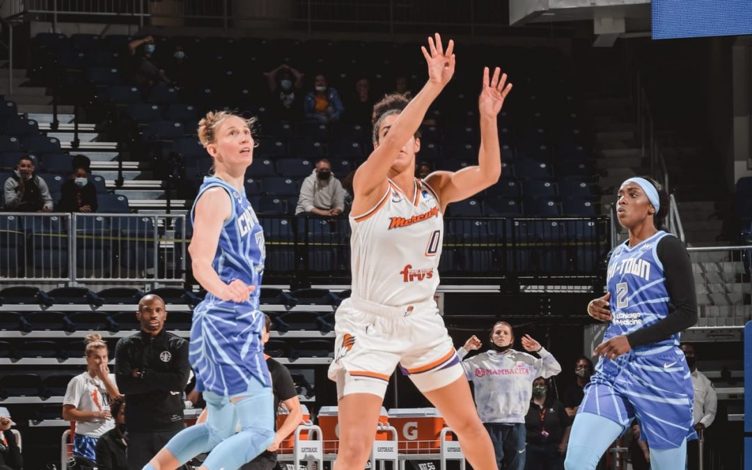 Kia Nurse hits buzzer-beater from inside half court in Mercury win