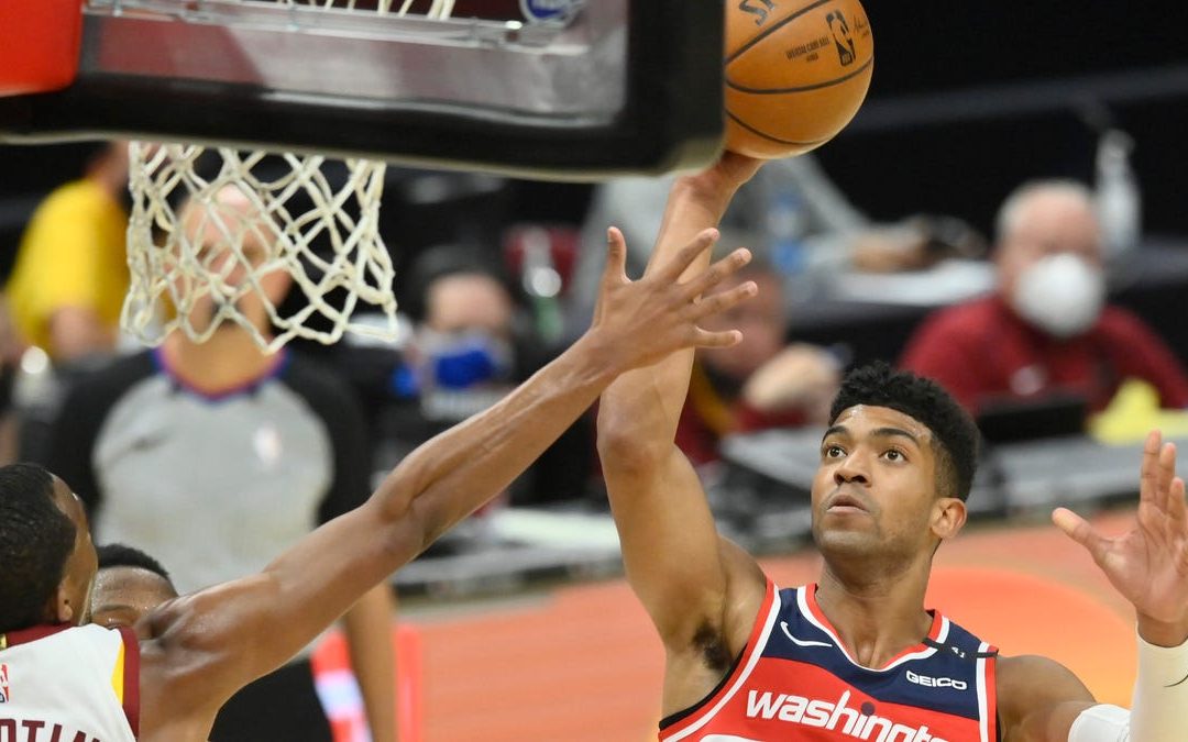 Phoenix Suns sign free agent Chandler Hutchison to two-way deal